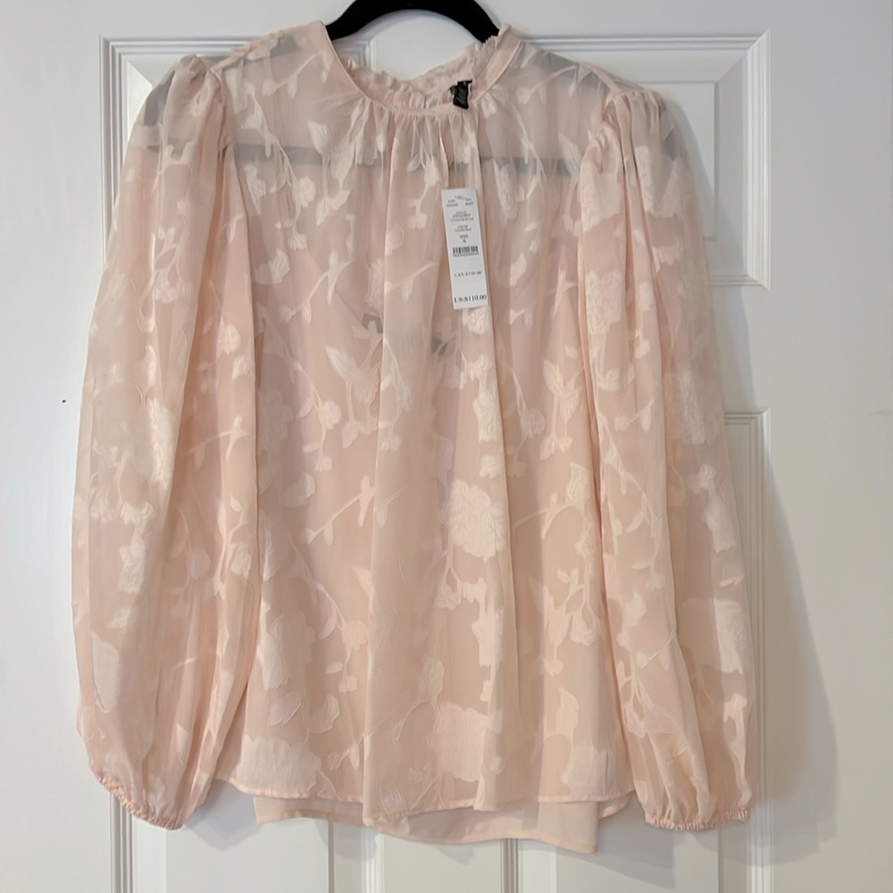 NWT White House Black Market Floral Clip Blouse; Camelia Blush Color; Size small